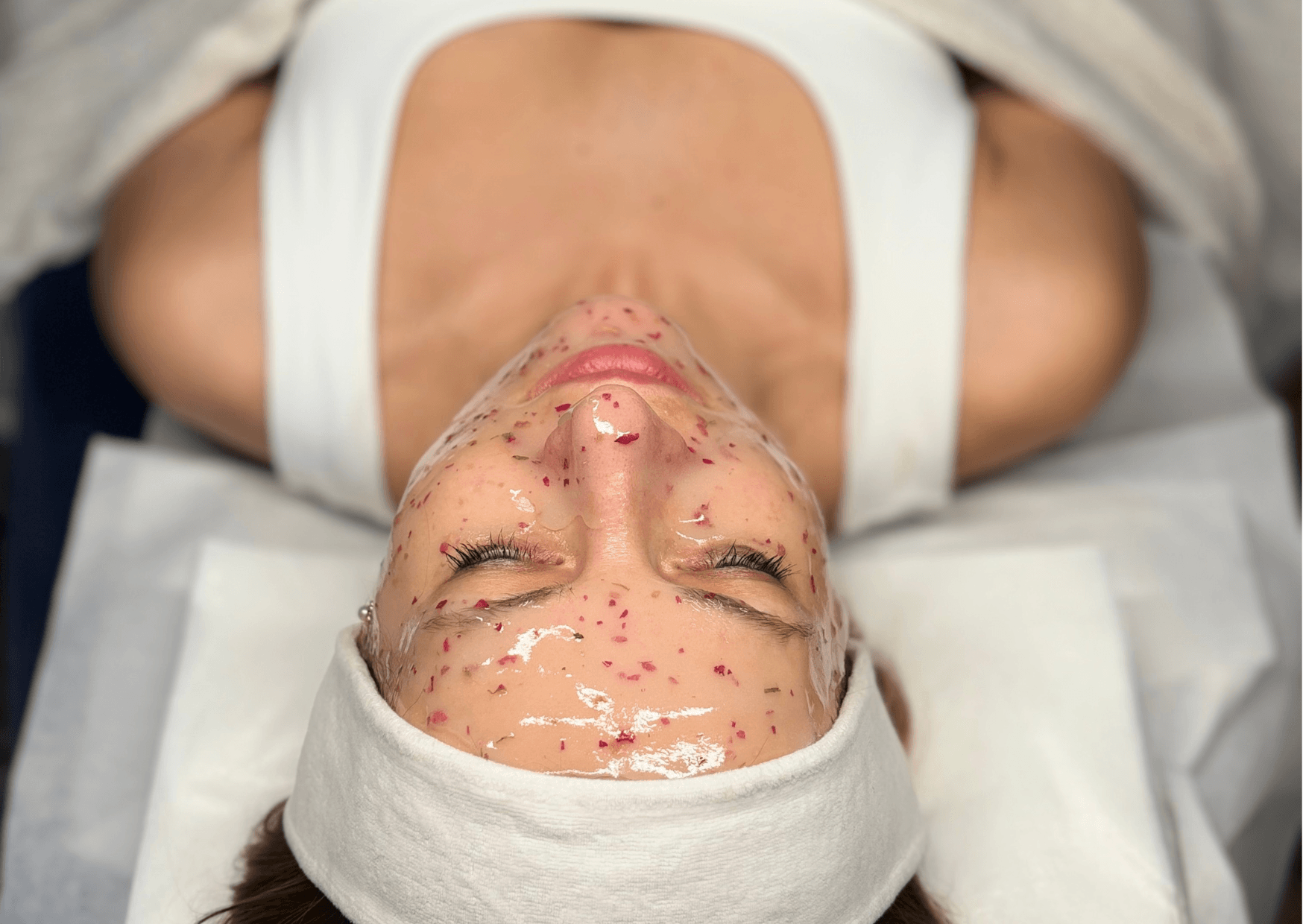 Peeling hibiskusowy Dermaquest wykonywany w gabinecie w Warszawie
