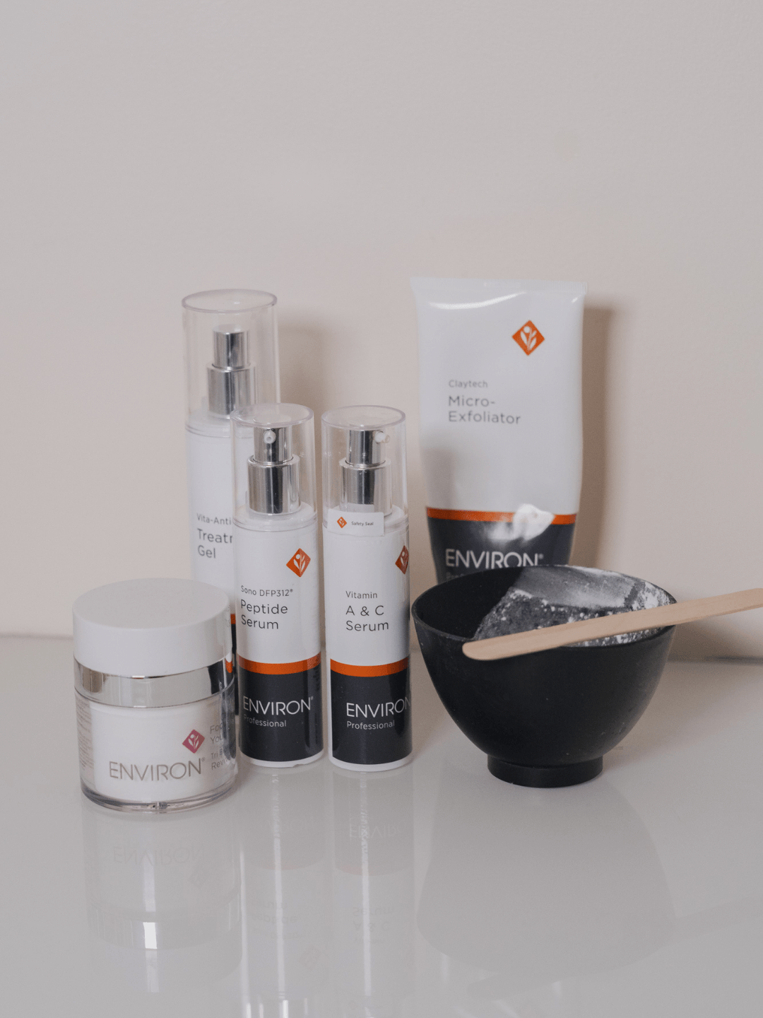 Environ Skin Longevity to zaawansowany zabieg anti age, opracowany z myślą o skórze, która potrzebuje intensywnej regeneracji